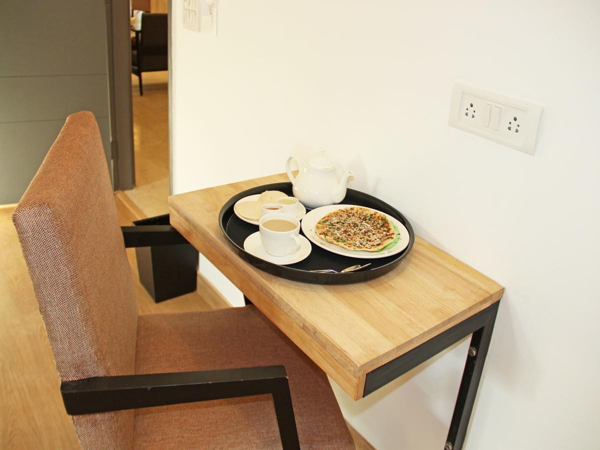 Oyo Townhouse 5 Jubilee Hills Hotell Hyderabad Eksteriør bilde